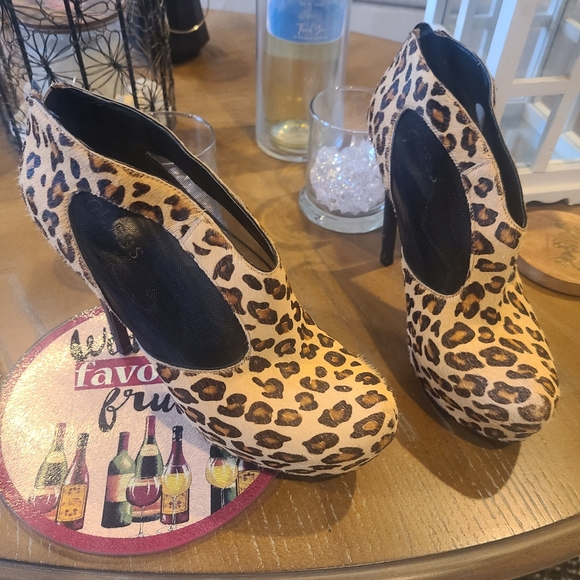 Guess booties. - Picture 7 of 17